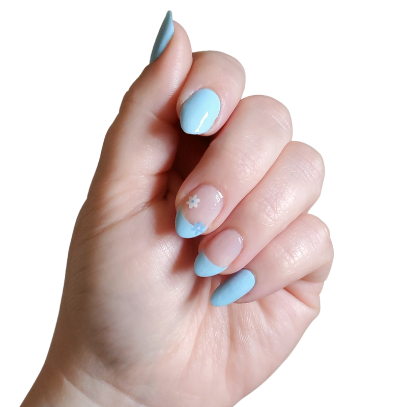 Très Chic - Sky Blue | French Tip Daisy Mixed Mani Nail Art