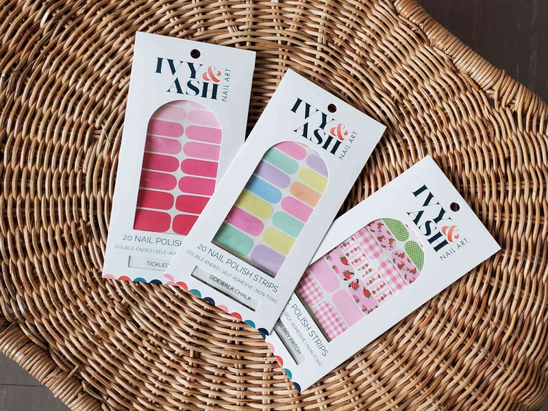 Strawberry Patch | Strawberries & Pink Gingham Nail Wrap Set